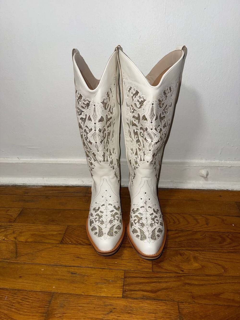 SaraIris Embroidered Rhinestone Cowboy Boots Size 8 White
